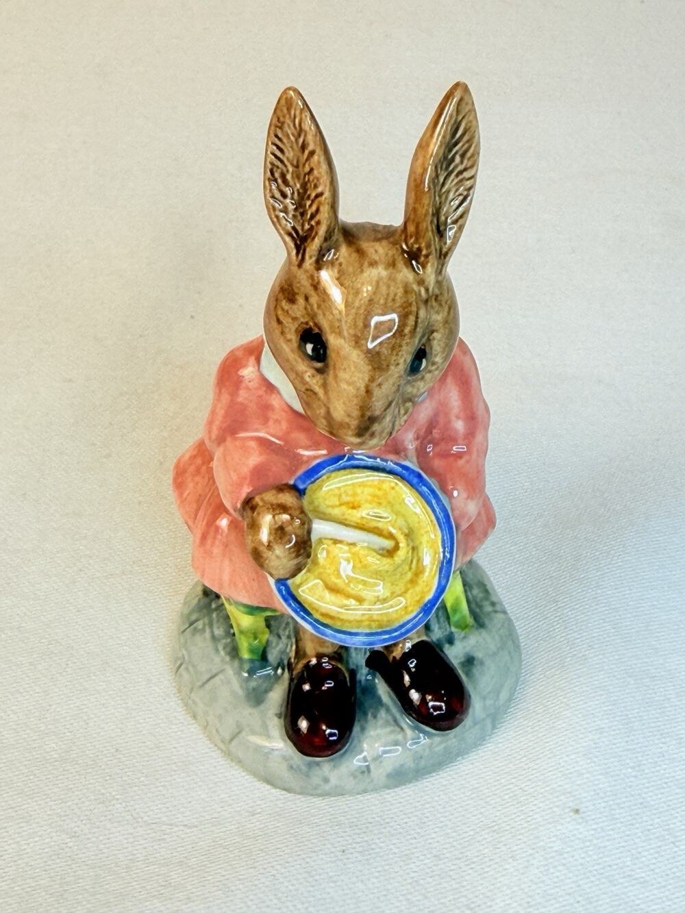 Royal Doulton Buntie Bunnykins "Helping Mother" Figurine Vintage